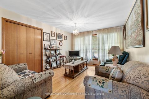 Photo 9 at 221 Elgin Mills Road W, Mill Pond, Richmond Hill
