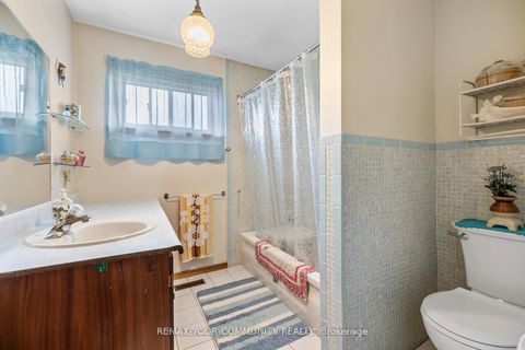 Photo 14 at 221 Elgin Mills Road W, Mill Pond, Richmond Hill