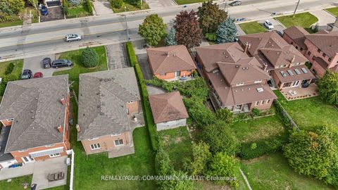 Photo 31 at 221 Elgin Mills Road W, Mill Pond, Richmond Hill