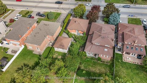 Photo 32 at 221 Elgin Mills Road W, Mill Pond, Richmond Hill