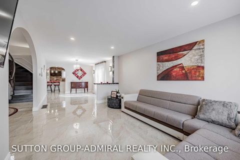 Photo 7 at 39 Crooked Stick Road, Glen Shields, Vaughan