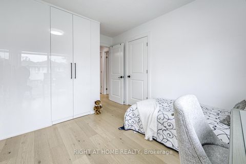 Photo 25 at 84 Aberdeen Avenue, East Woodbridge, Vaughan