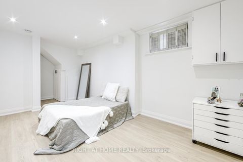 Photo 42 at 84 Aberdeen Avenue, East Woodbridge, Vaughan