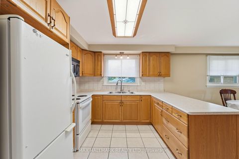 Photo 7 at 198 Weldrick Road W, North Richvale, Richmond Hill