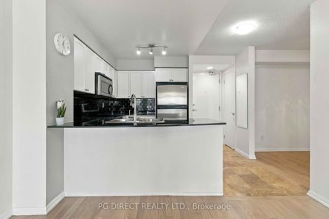 Photo 2 at 412 - 231 Fort York Boulevard, Niagara, Toronto