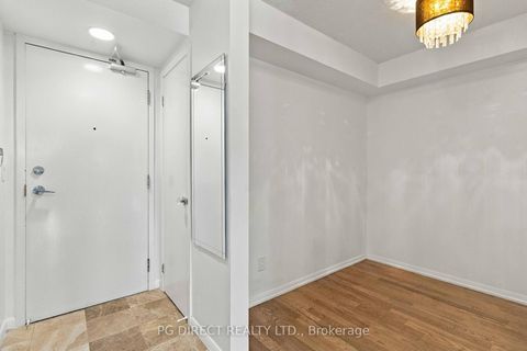 Photo 3 at 412 - 231 Fort York Boulevard, Niagara, Toronto