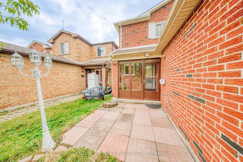 Photo 2 at 109 Swinton Crescent, Lakeview Estates, Vaughan