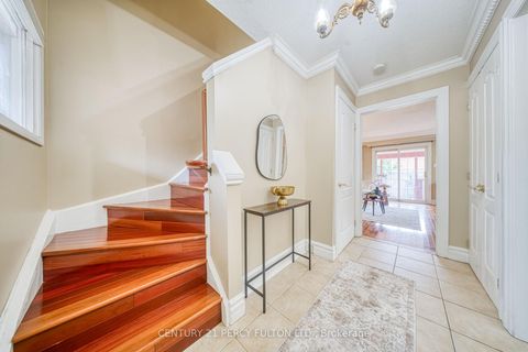 Photo 4 at 109 Swinton Crescent, Lakeview Estates, Vaughan