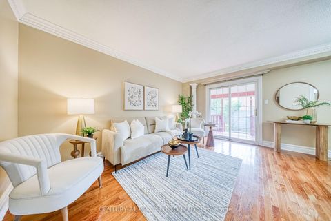 Photo 5 at 109 Swinton Crescent, Lakeview Estates, Vaughan