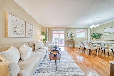 Photo 6 at 109 Swinton Crescent, Lakeview Estates, Vaughan