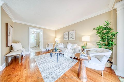 Photo 9 at 109 Swinton Crescent, Lakeview Estates, Vaughan