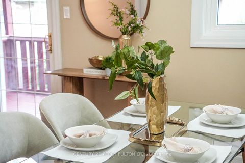 Photo 12 at 109 Swinton Crescent, Lakeview Estates, Vaughan