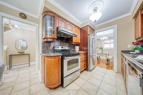 Photo 15 at 109 Swinton Crescent, Lakeview Estates, Vaughan
