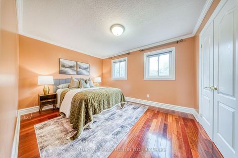 Photo 18 at 109 Swinton Crescent, Lakeview Estates, Vaughan
