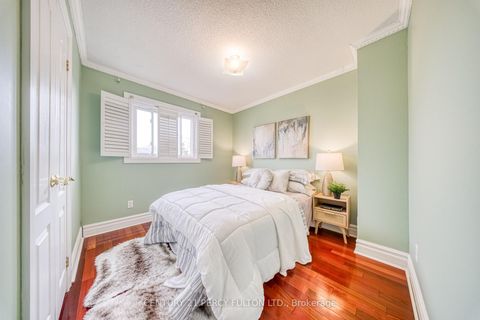Photo 21 at 109 Swinton Crescent, Lakeview Estates, Vaughan