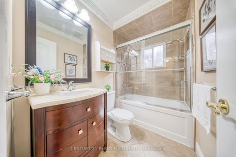 Photo 24 at 109 Swinton Crescent, Lakeview Estates, Vaughan