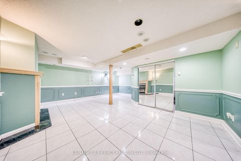 Photo 26 at 109 Swinton Crescent, Lakeview Estates, Vaughan
