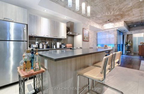 Photo 4 at 422 - 95 Bathurst Street, Waterfront Communities C1, Toronto