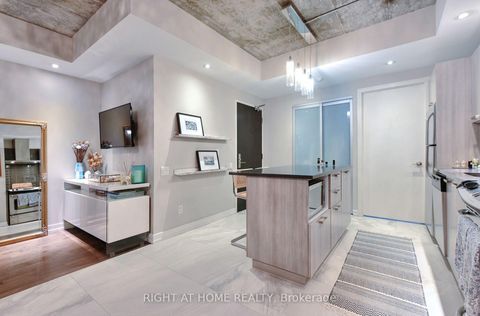 Photo 7 at 422 - 95 Bathurst Street, Waterfront Communities C1, Toronto