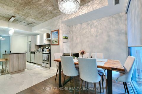 Photo 12 at 422 - 95 Bathurst Street, Waterfront Communities C1, Toronto