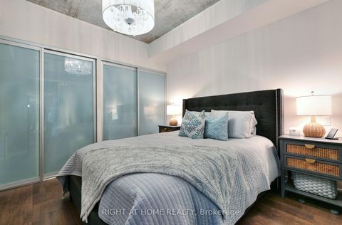 Photo 15 at 422 - 95 Bathurst Street, Waterfront Communities C1, Toronto
