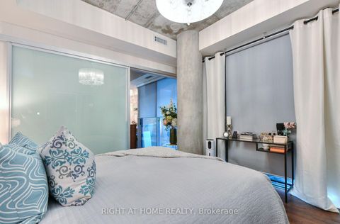 Photo 17 at 422 - 95 Bathurst Street, Waterfront Communities C1, Toronto