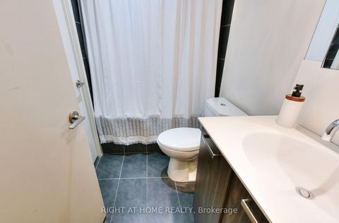 Photo 21 at 422 - 95 Bathurst Street, Waterfront Communities C1, Toronto