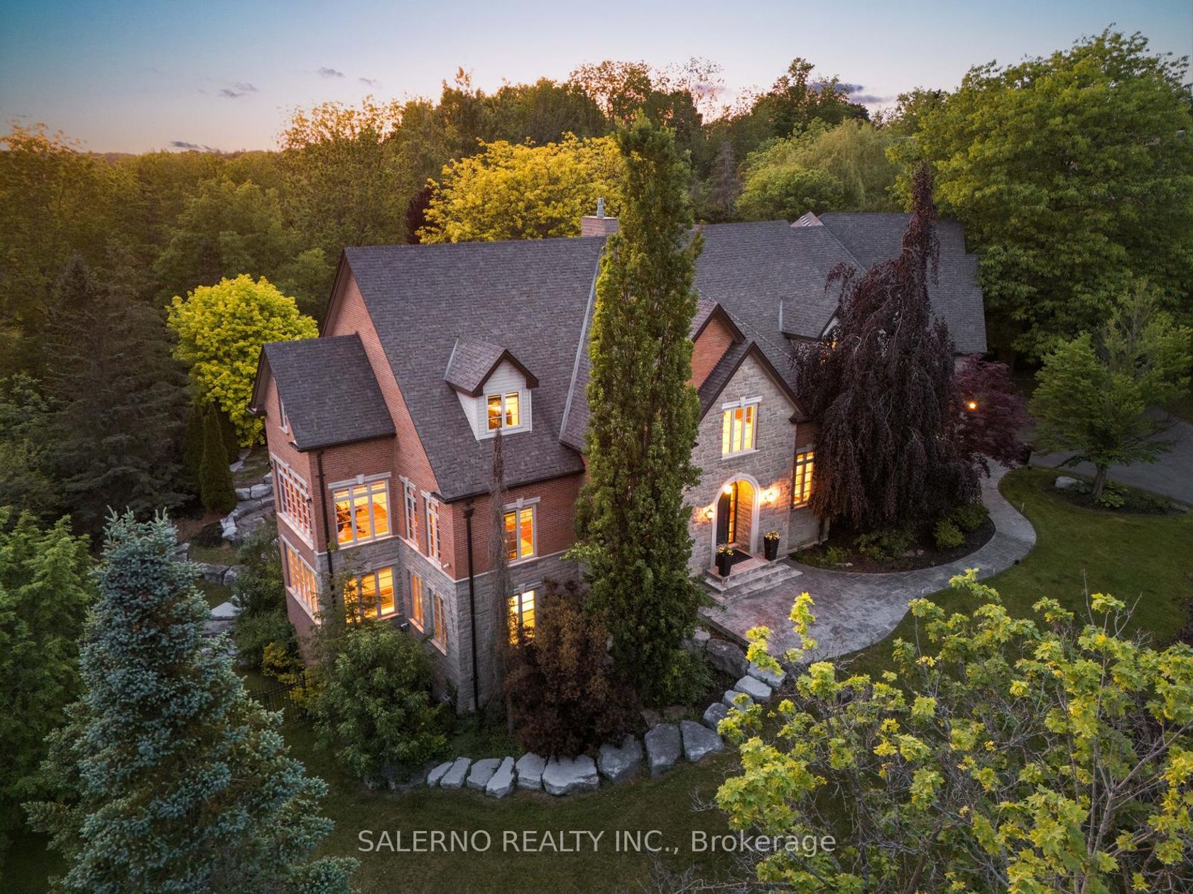 32 Daleview Court, Kleinburg, Vaughan photo number 2