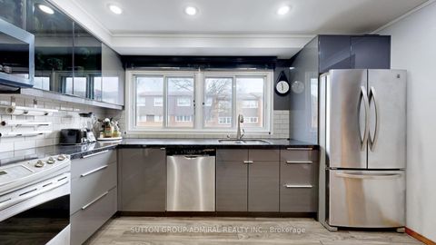 Photo 2 at 4 Dove Hawk Way, Branson, Toronto