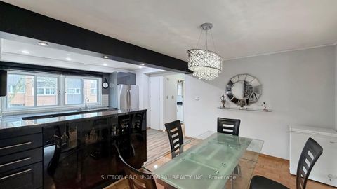 Photo 4 at 4 Dove Hawk Way, Branson, Toronto