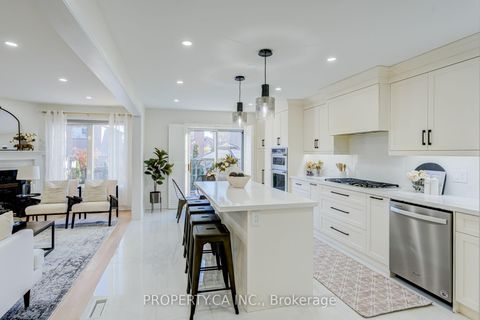 Photo 3 at 131 Giotto Crescent, Maple, Vaughan