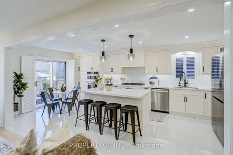 Photo 5 at 131 Giotto Crescent, Maple, Vaughan