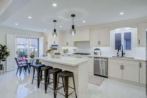 Photo 7 at 131 Giotto Crescent, Maple, Vaughan