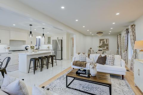 Photo 12 at 131 Giotto Crescent, Maple, Vaughan