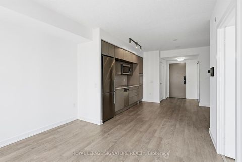 Photo 4 at 2004 - 10 York Street, Waterfront Communities C1, Toronto