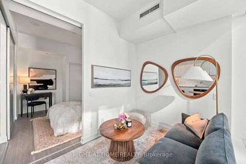 Photo 11 at 5205 - 8 Wellesley Street W, Bay Street Corridor, Toronto