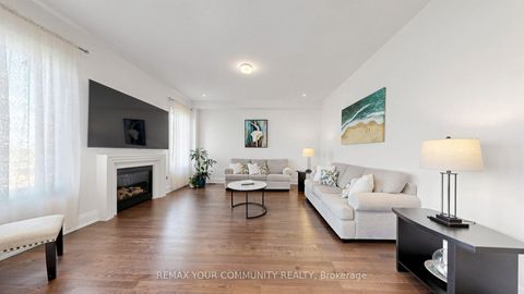 Photo 1 at 9 Backhouse Drive, Rural Richmond Hill, Richmond Hill