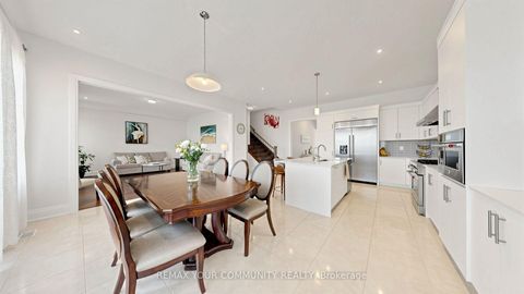 Photo 11 at 9 Backhouse Drive, Rural Richmond Hill, Richmond Hill