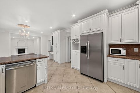 Photo 8 at 67 Black Walnut Crescent, Langstaff, Richmond Hill