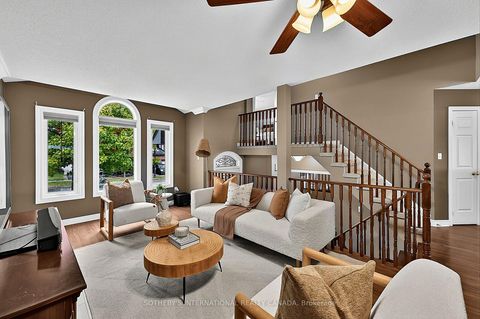 Photo 1 at 4 Brecken Drive, Keswick South, Georgina