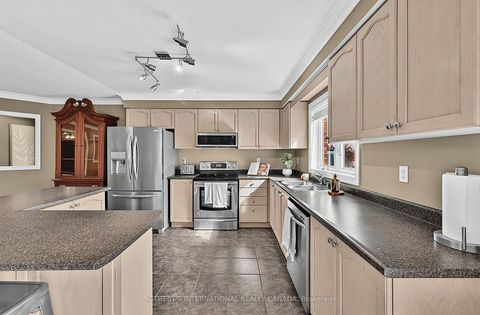 Photo 12 at 4 Brecken Drive, Keswick South, Georgina