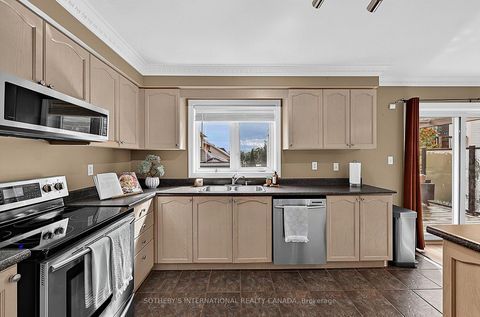 Photo 13 at 4 Brecken Drive, Keswick South, Georgina