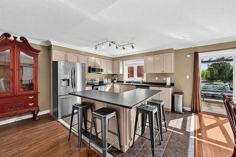 Photo 16 at 4 Brecken Drive, Keswick South, Georgina