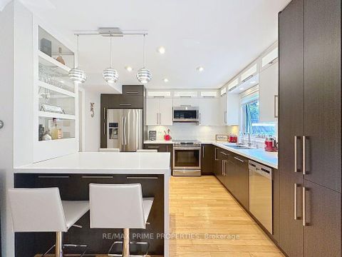 Photo 7 at 338 Brownridge Drive, Brownridge, Vaughan
