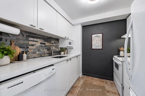 Photo 4 at 404 - 117 Gerrard Street E, Yonge Corridor, Toronto