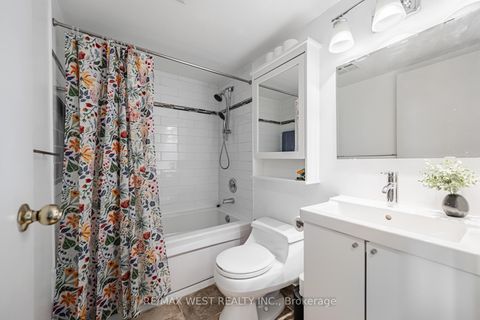 Photo 10 at 404 - 117 Gerrard Street E, Yonge Corridor, Toronto