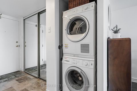 Photo 11 at 404 - 117 Gerrard Street E, Yonge Corridor, Toronto