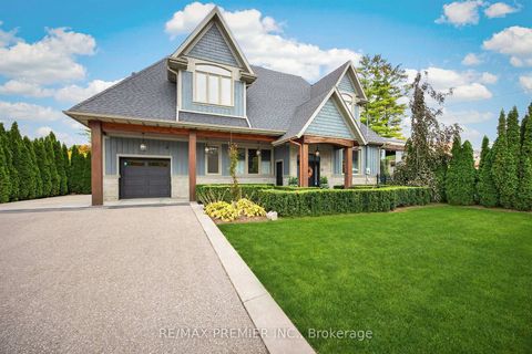 Photo 3 at 31 Malaren Road, Maple, Vaughan