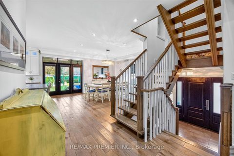Photo 5 at 31 Malaren Road, Maple, Vaughan