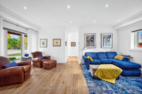 Photo 6 at 31 Malaren Road, Maple, Vaughan